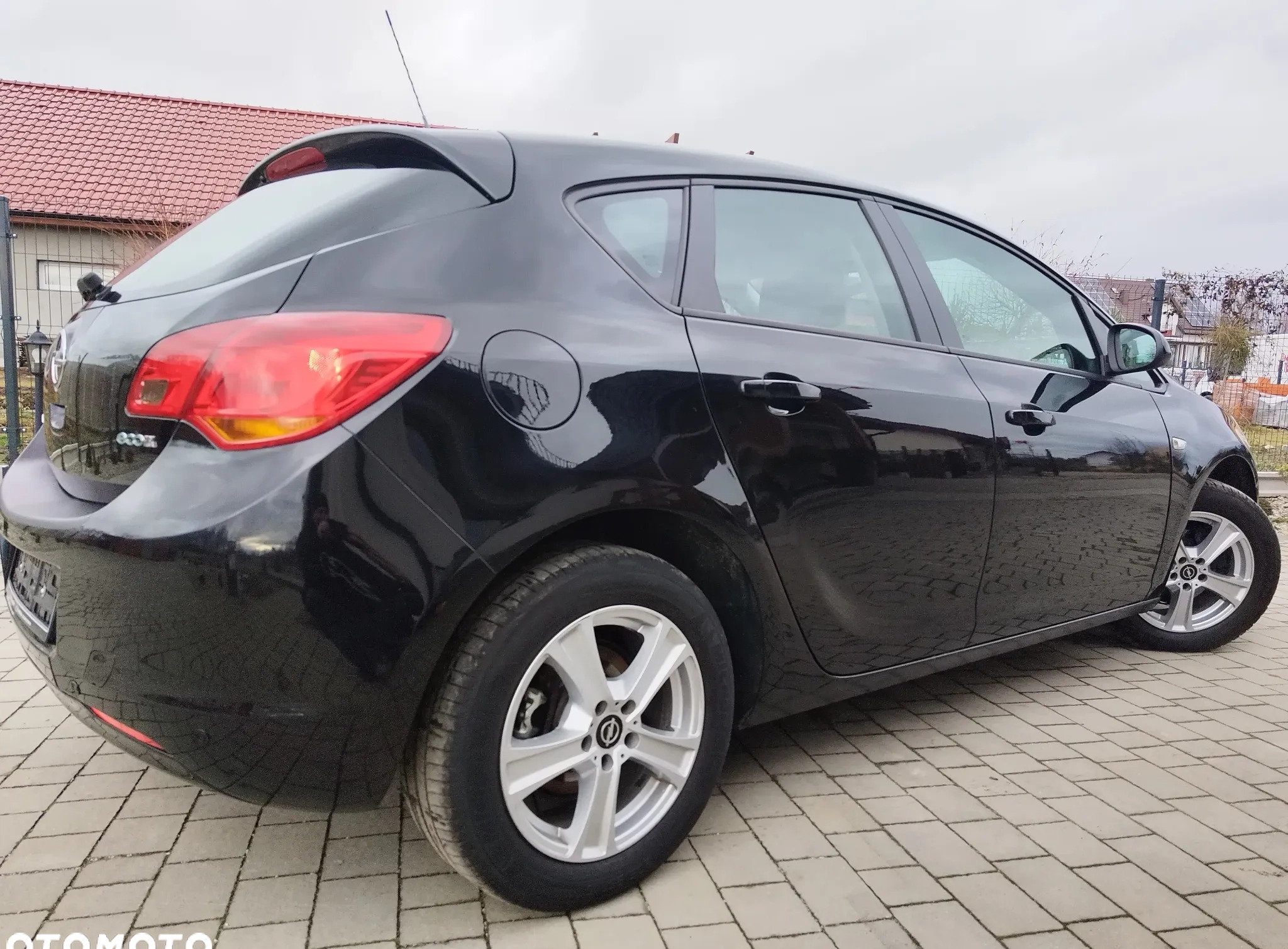 Opel Astra cena 23900 przebieg: 151000, rok produkcji 2010 z Praszka małe 436